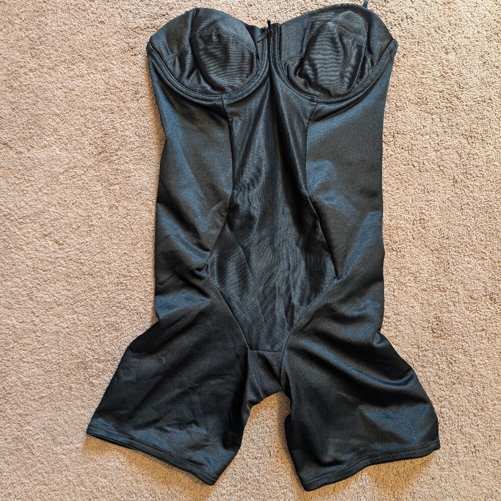 Miraclesuit 36B Shapewear with Shorts Black